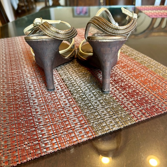 Steve Madden Bronze, Gold & Silver Strappy Sandals with Wedge Heels Size 10 - Picture 6 of 7